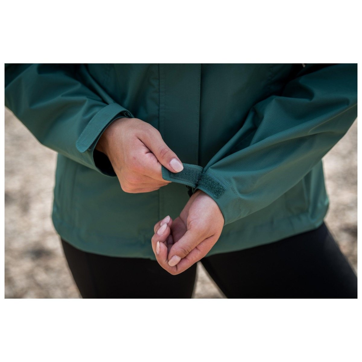 CHAMARRA 5.11 - ADVENTURE RAIN SHELL PARA MUJER - Risk Top Tactical